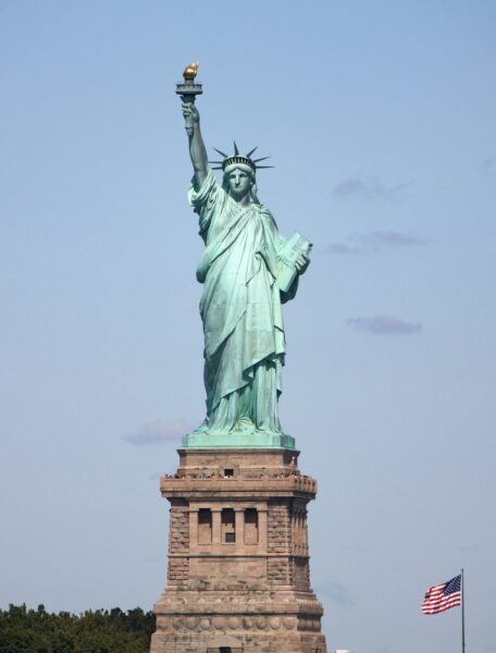 全球資金持續流入美國科技藍籌股,美股市場表現強勁。圖/unsplash.com