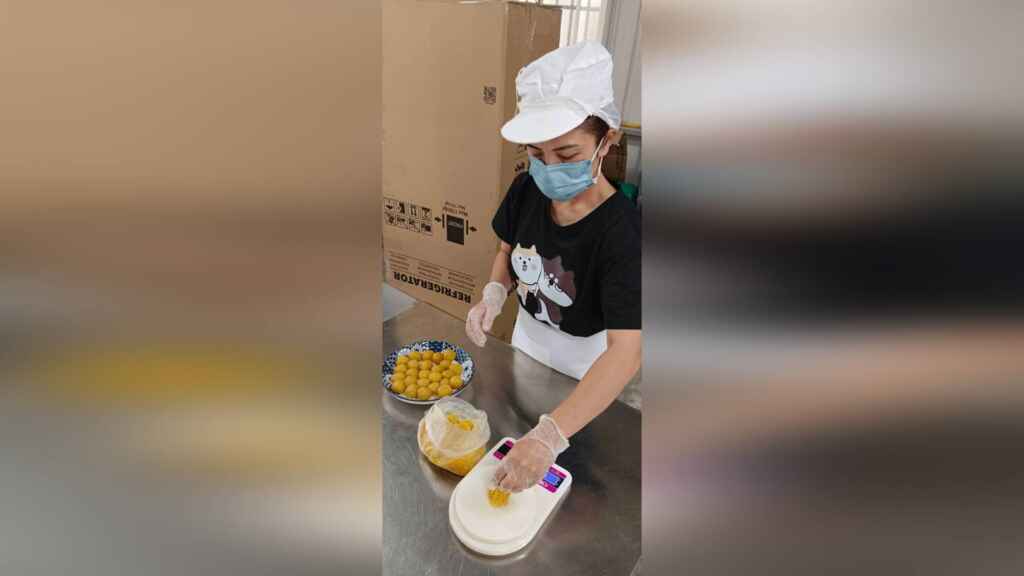▲小夢於家中自行研發製作烘焙食品。(中彰投分署提供)