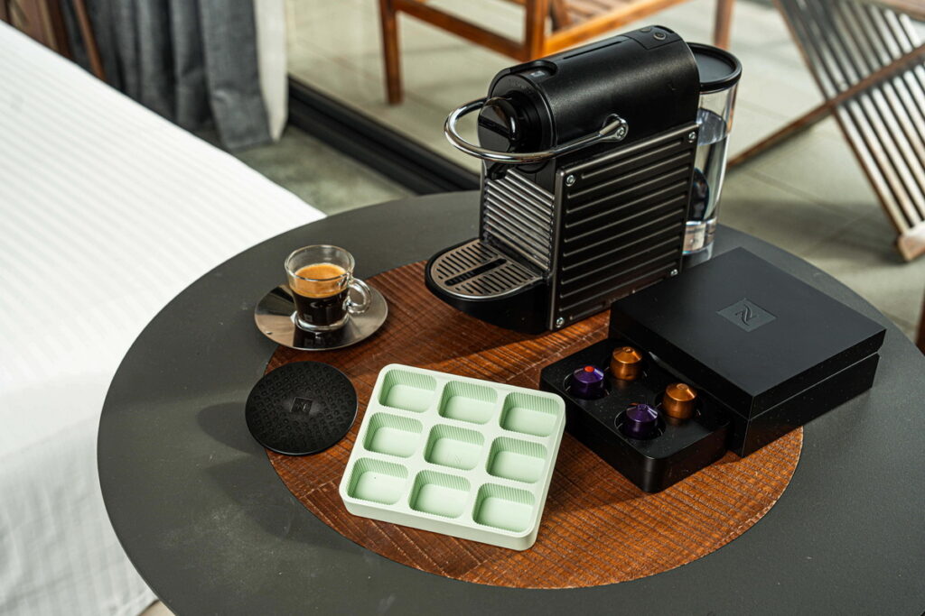 即日起至8月31日選購雲品、承億與Nespresso合作住房方案,即限量贈送咖啡渣循環杯墊、咖啡大師製冰盒一組回饋用行動落實永續的消費者