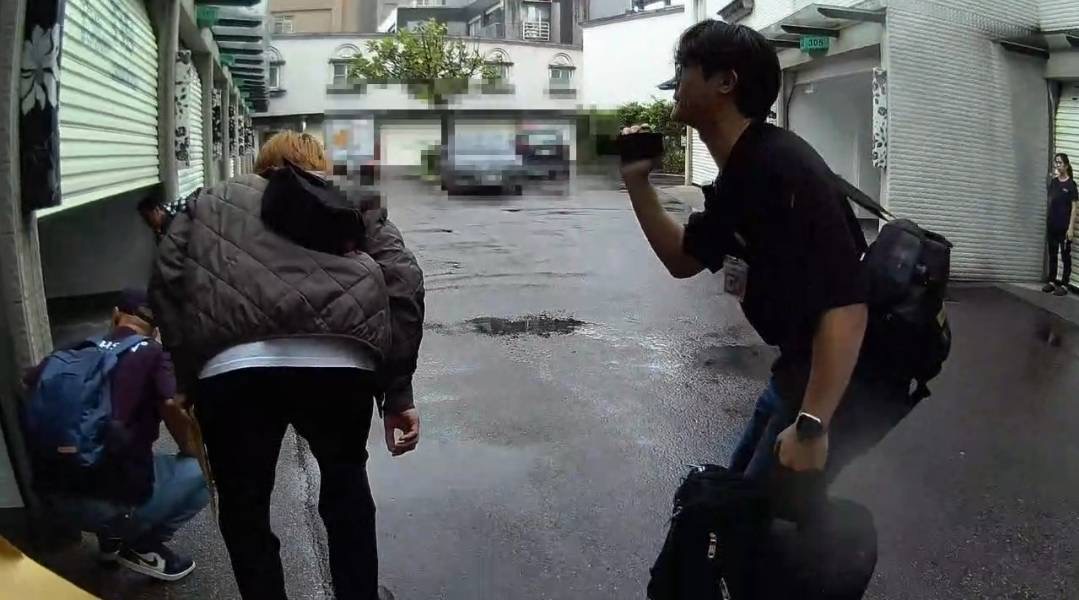 中山分局成立專案小組，報請臺北地方檢察署指揮偵辦，於113年6月6日持拘票、搜索票前往搜索，查緝兩人到案。（記者薛秀蓮翻攝)