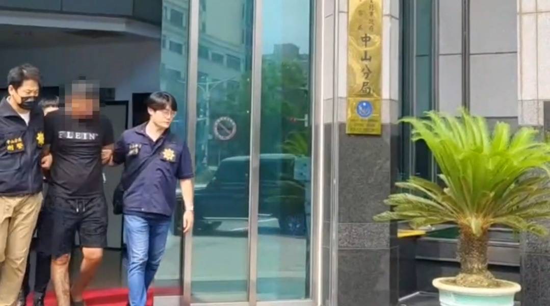 全案訊後依違反槍砲彈藥刀械管制條例及毒品危害防制條例等罪嫌，移送臺北地方檢察署偵辦。（記者薛秀蓮翻攝)