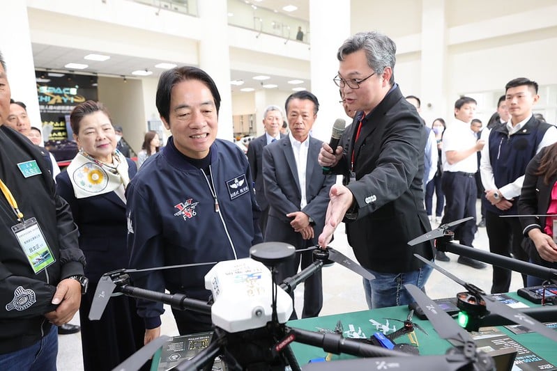 總統賴清德3月時曾參觀亞洲無人機AI創新應用研發中心,支持無人機產業發展。總統府提供