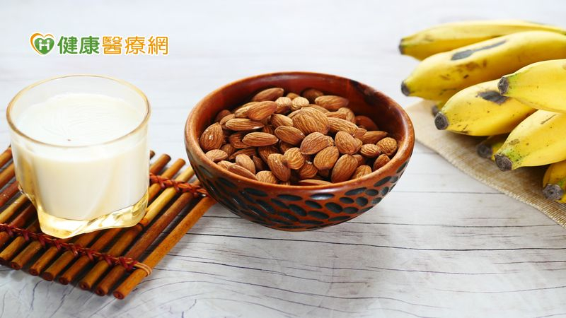 夜晚不再翻來覆去！營養師推薦十個良好的助眠習慣！