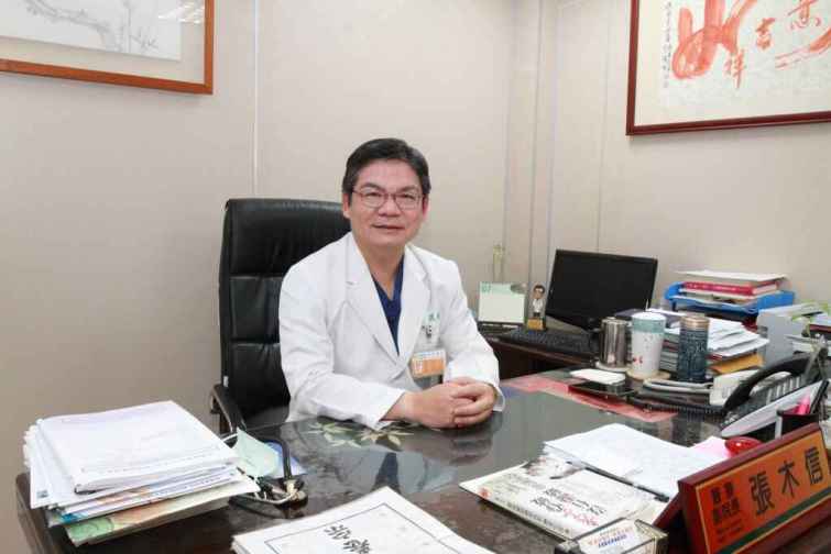 ▲蔡姓患者掛員榮醫療體系資深副院長、心臟內科張木信醫師門診，再轉診鄭伯智副院長手術。（員榮醫院提供）