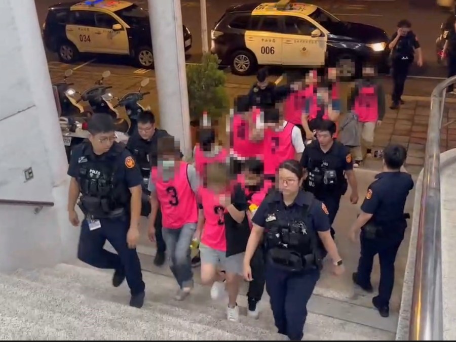 假觀光真賣淫 外籍女涉藏身旅館當據點警逮12人 220 cnews204240619a12