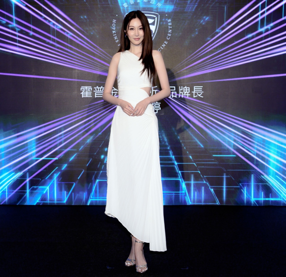 曾莞婷17日出席記者會,宣布擔任霍普金斯診所品牌長。(圖/業者提供)