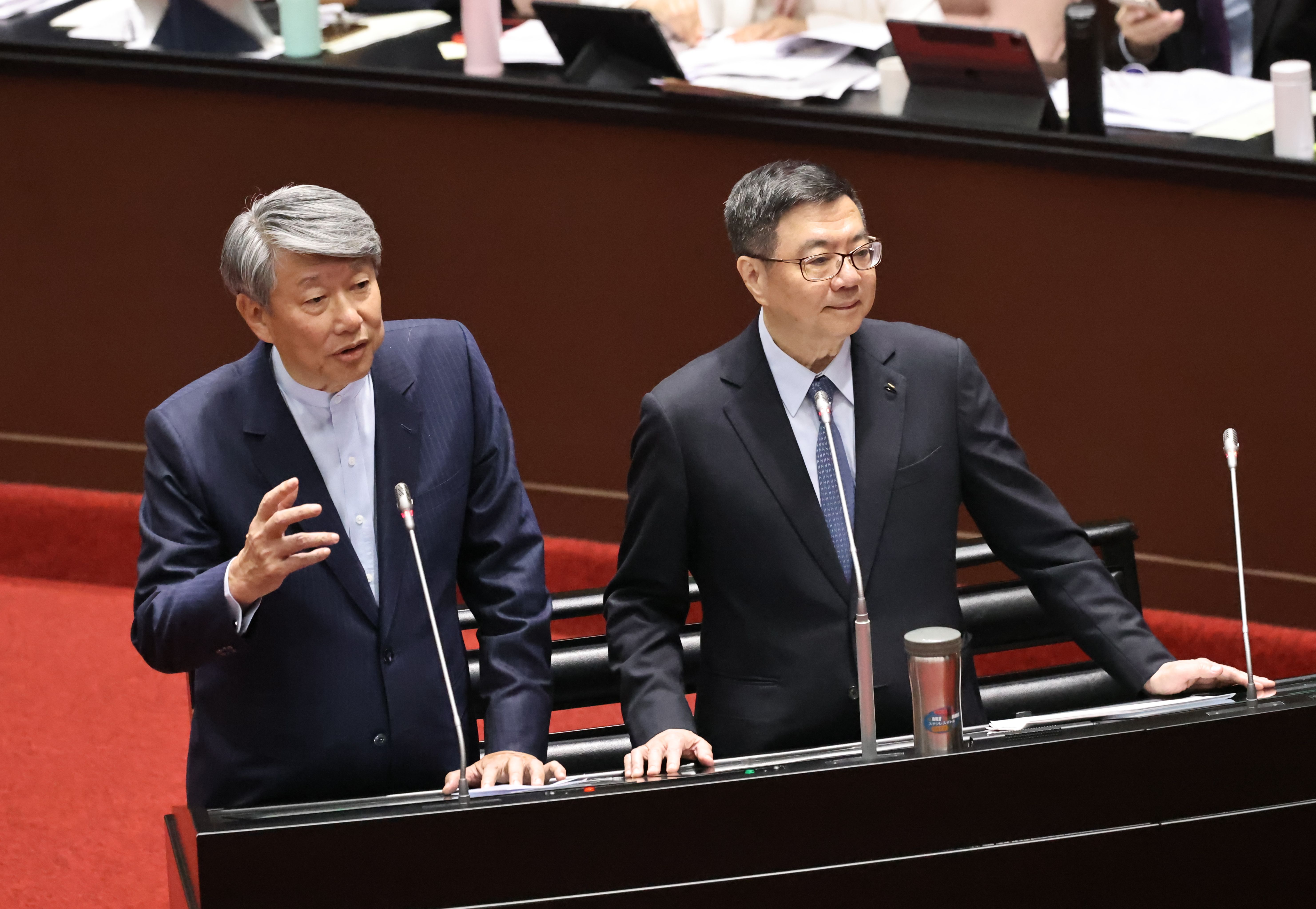 針對在校友line群組轉發訊息惹議,郭智輝(左)20日回應表示,內容不是他寫的,自己只是轉發,以後會很謹慎。資料照片/林啟弘攝
