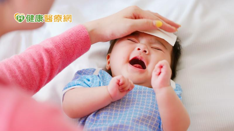 腸病毒重症再＋1！女嬰痙攣、眼睛上吊　送醫檢查併發腦炎入ICU治療