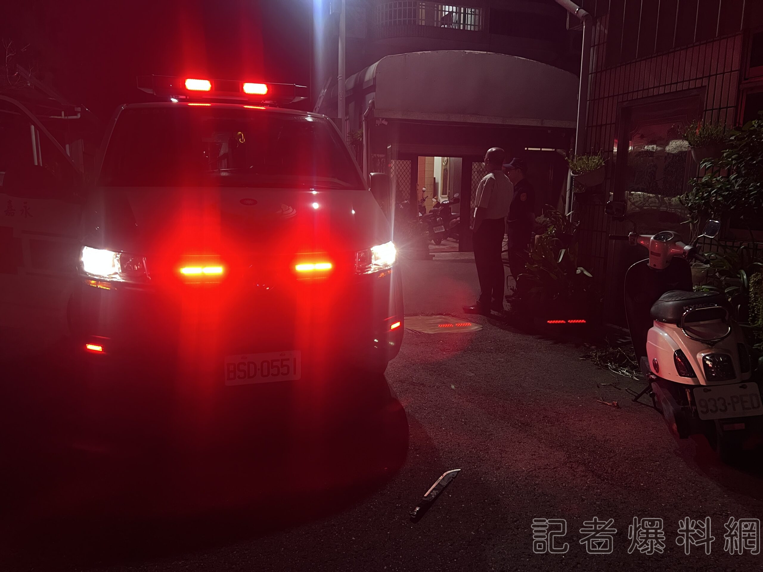 ▲陳男架梯爬進屋內殺害邱男。(圖/民眾提供)