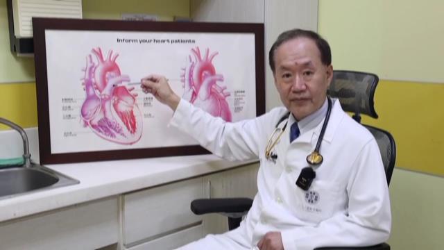 ▲心臟黏液瘤好發於左心房，鄭伯智副院長解說，因心臟收縮，會在心房與心室間漂動，如果黏液瘤破碎流到腦部，就會引發中風。（員榮醫院提供）