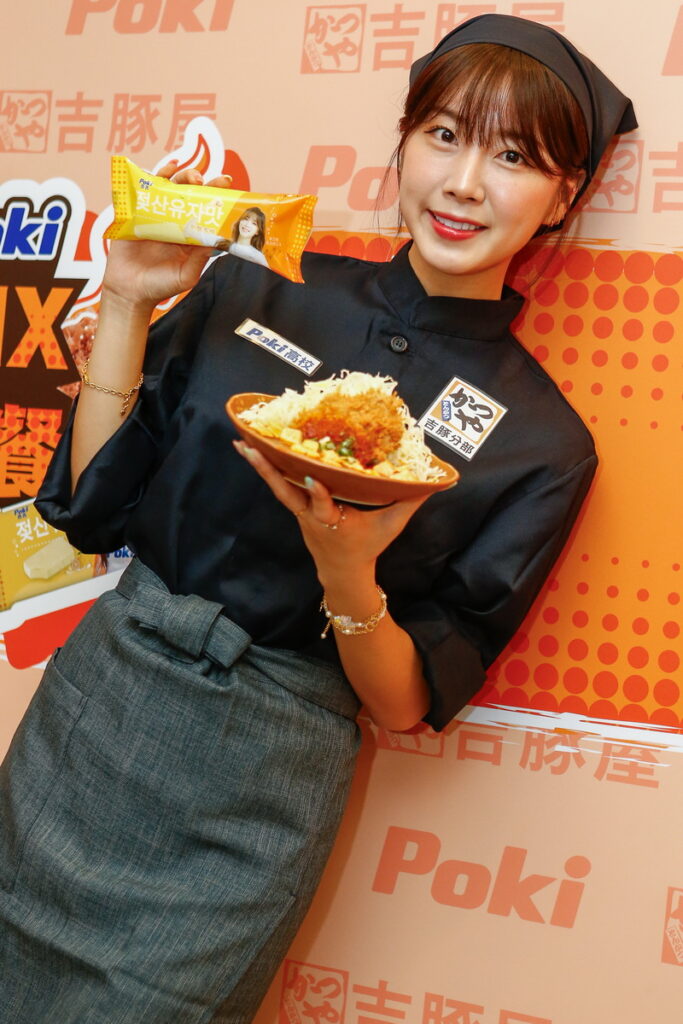 啦啦隊女神安芝儇重返高中打工人生,現身吉豚屋豬排店親自為顧客上菜「冰火儇女餐」