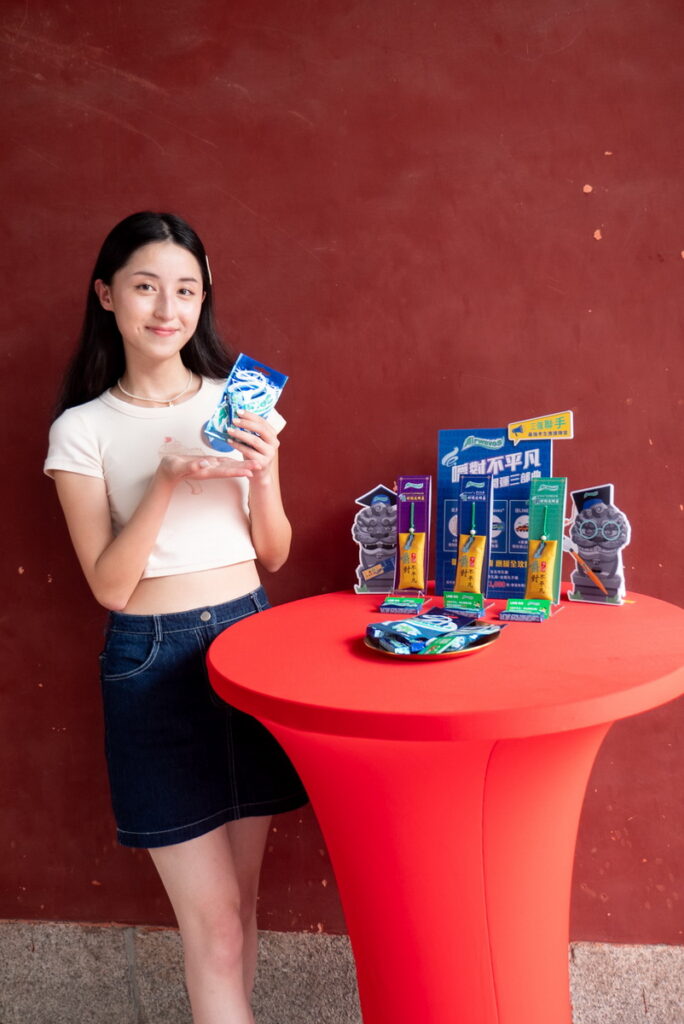 無糖口香糖領導品牌Airwaves®今(20)日在臺北市孔廟舉辦 「嚼對不平凡」考生應援活動。以Airwaves®、孔廟及LINE GO三強聯手的豪華陣容為考生加油打氣!今夏最強考生應援豪華組合限量Airwaves® X孔廟「嚼對開運錦囊」,讓到場的應屆考生直呼,拿到的人一定會幸運!