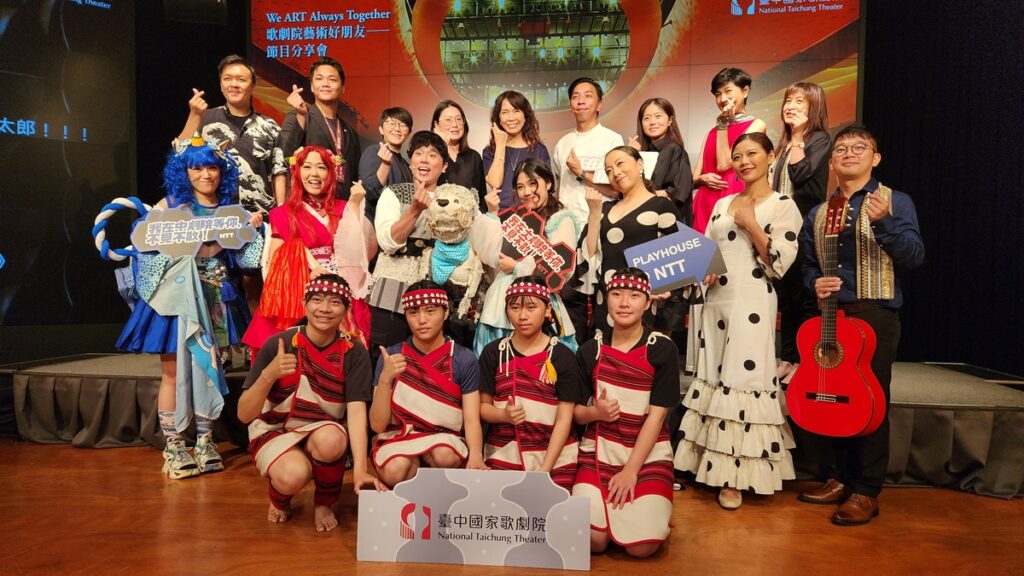 歌劇院6月藝術好朋友節目分享會大合影。(圖/陳惠玲攝影)