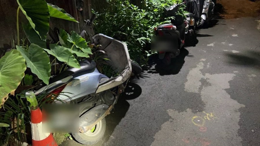 躲警攔查 酒後開車狂飆連撞15輛機車 212 cnews204240620a05