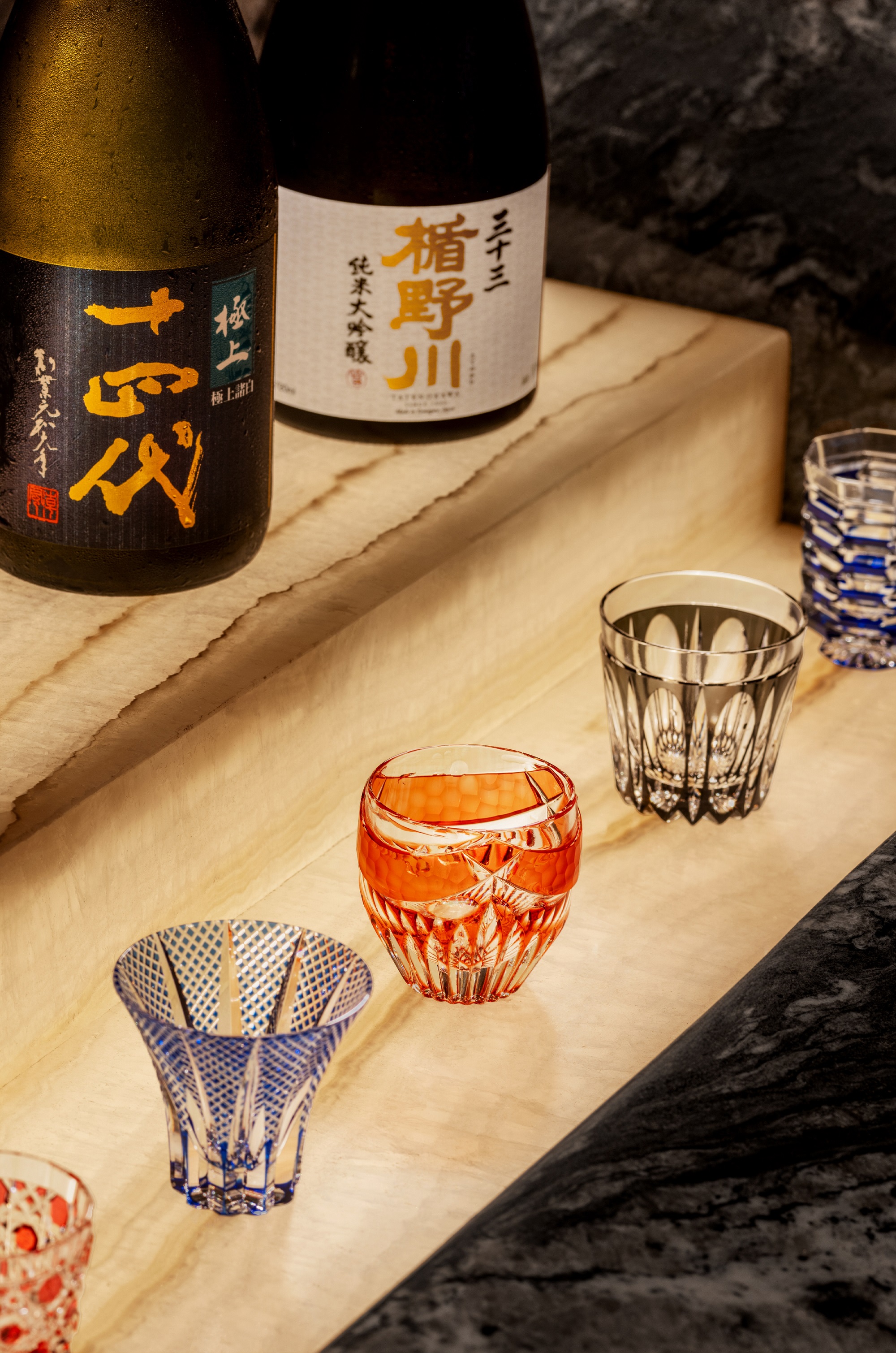 專業侍酒師以創新概念為食客搭配各式精選佳釀，更加淋漓盡致地展現鐵板料理的誘人美味。