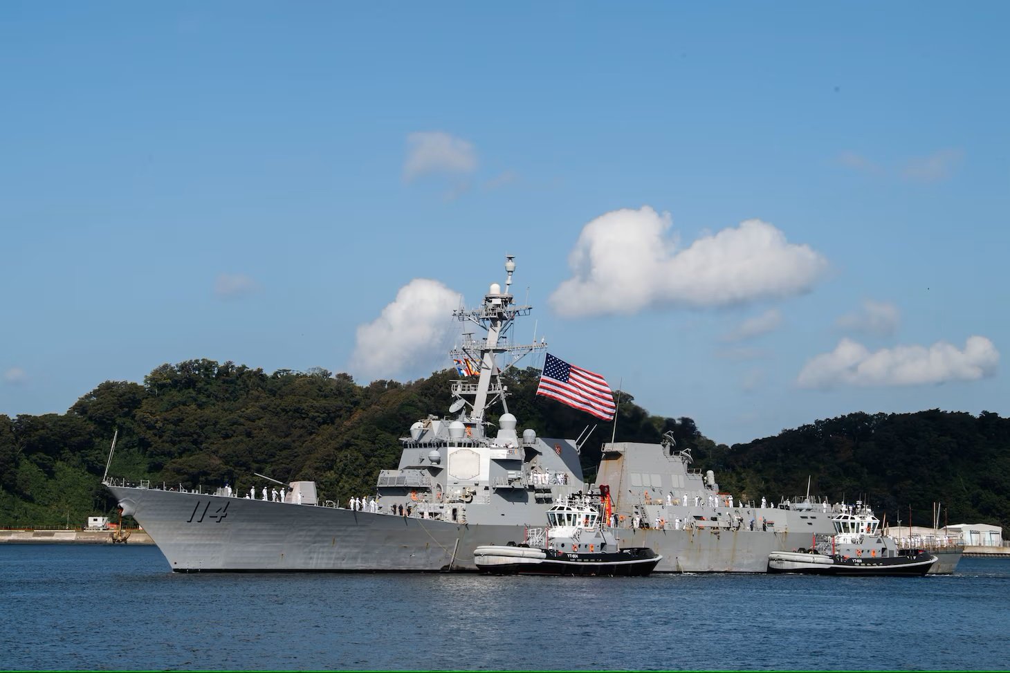 美國海軍第七艦隊伯克級飛彈驅逐艦拉爾夫.強森號21日晚間棄走台海,改穿過巴士海峽從東部海域往北航行。