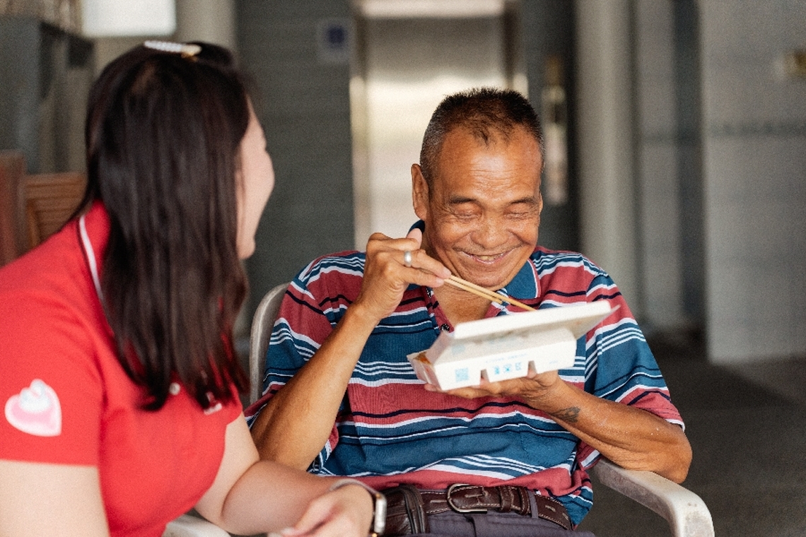 「肚子夭的日子真的苦…」阿公回憶過往歷歷在目 老人食堂作伙顧老大人呷飽呷營養