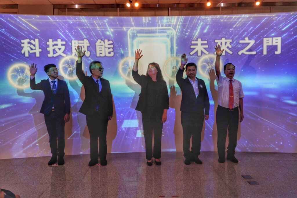 ▲勞動部勞動力發展署中彰投分署超前籌備AI實力,21日宣布與國立臺中科技大學合作並正式啟動「AI數位轉型應用培訓據點」,強化企業導入AI轉型升級能力。(中彰投分署提供)