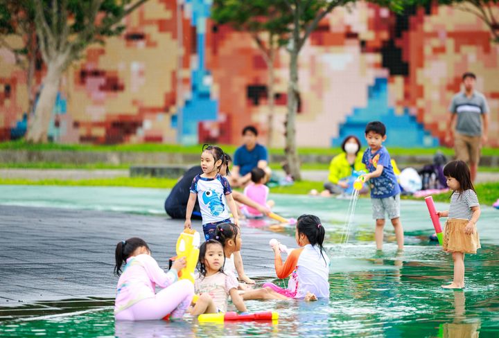 揭開夏天的序幕 大佳河濱兒童戲水區開FUN!