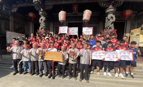 飲水思源 再獲「績優體育班」殊榮的永慶高中師生到嘉邑城隍廟致謝