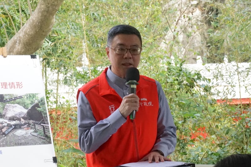 行政院長卓榮泰22日到花蓮視察震災復原狀況,談到台鐵229次列車撞土石流事故,他致歉表示努力得不夠快。中央社
