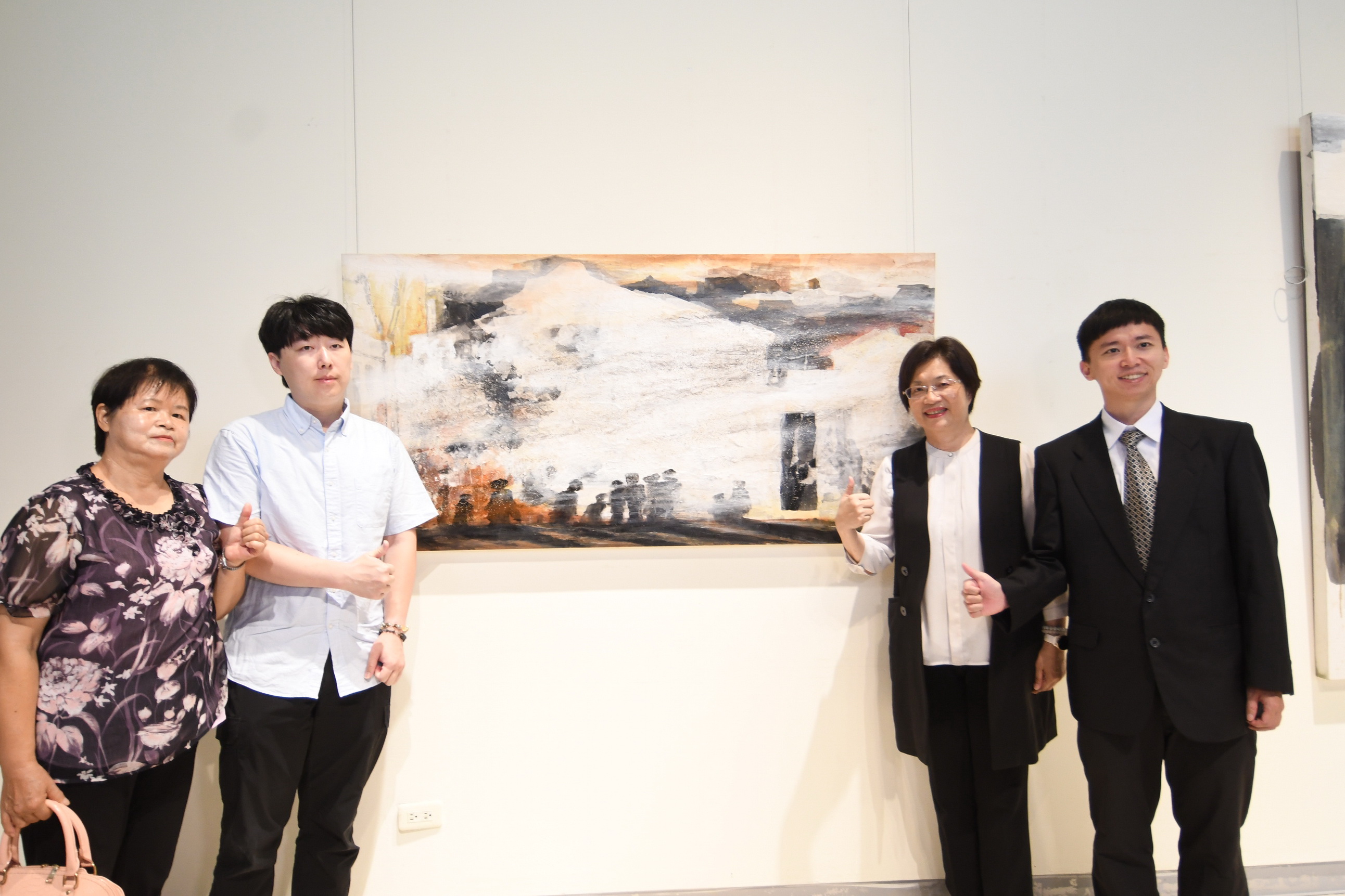▲為紀念藝術家黃明山，彰化縣政府在縣立美術館舉辦「鹿港印象–黃明山紀念展」，以其家鄉為題，集結64件代表作品展出。（記者張溎壕攝）