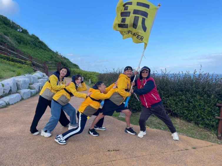 ▲《綜藝玩很大》前進韓國釜山左起米可白、孟潔、屈中恆、KID、憲哥。（好看娛樂提供）