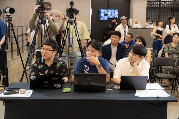 ▲左至右：金七星 (SBSMedianet節目CP)、白正仁(SBSMedianet節目PD)、南基善(選秀PD) （天空娛樂提供）