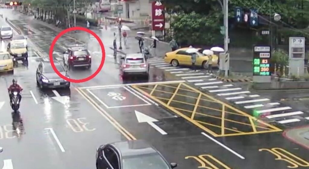 警車送醫畫面