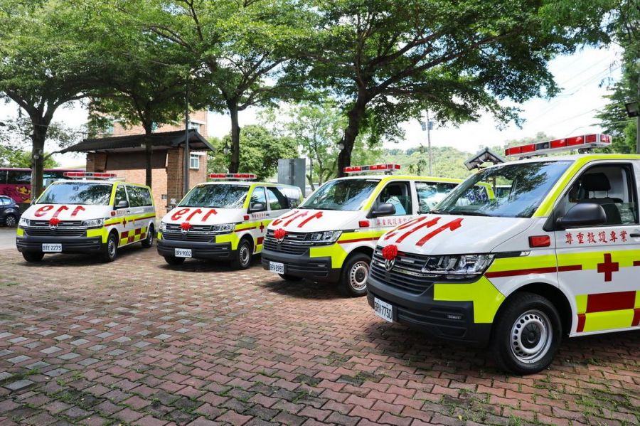 南投縣府獲贈救護車4輛 洪瑞智代表縣民致謝