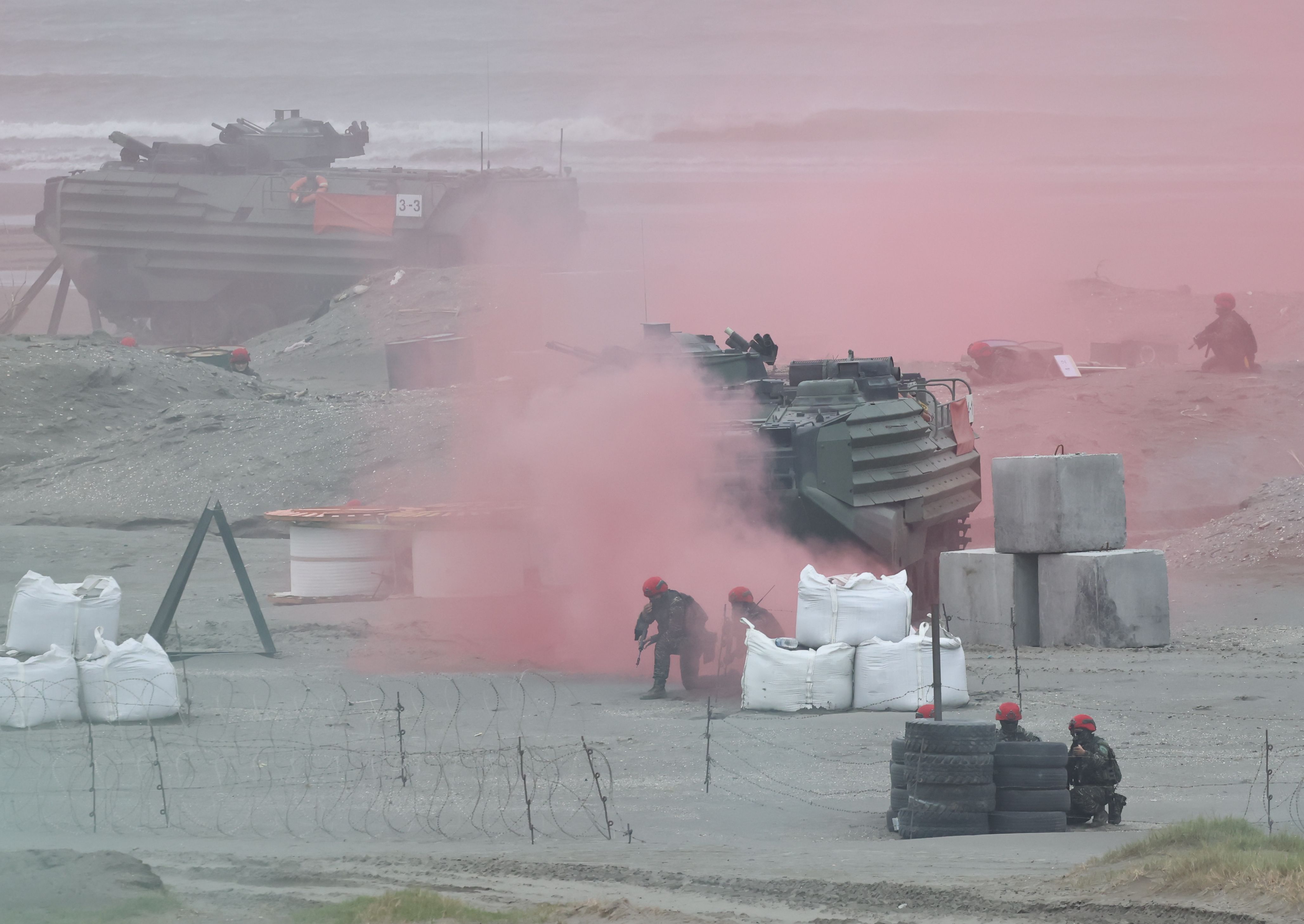 漢光演習取消實兵對抗訓練，讓專家憂心因噎廢食，圖為去年漢光39號在新北八里海灘實兵演習。林啟弘攝