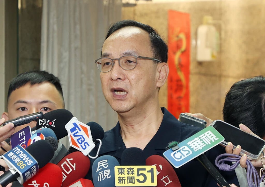 針對民進黨秘書長林右昌指稱,藍白配合中共賣力演出否決覆議案,國民黨主席朱立倫今日表示,民進黨只會抹黑抹紅國民黨。中央社資料照片