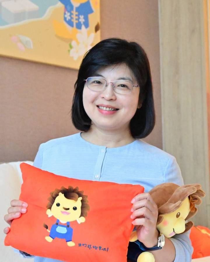 李安妤秘書長參觀安捷皮皮獅主題套房,大讚超萌。(圖/記者黃溎芬翻攝)