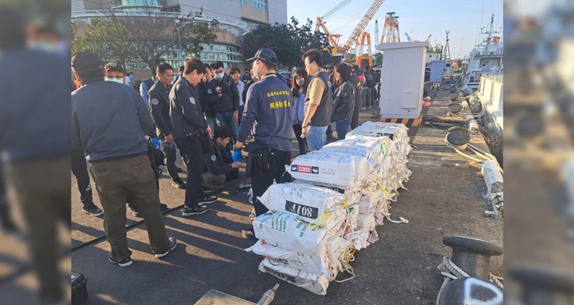 雄檢成功攔截遊艇走私近1公噸愷他命 法務部部長親自表揚緝毒英雄