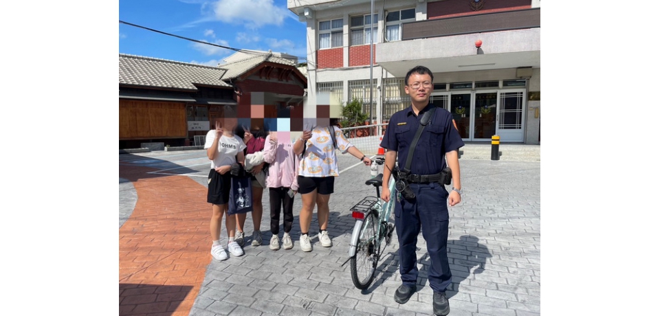 揪甘心! 腳踏車意外「落鍊」 雲林縣斗南警翁分局東和所警助修理
