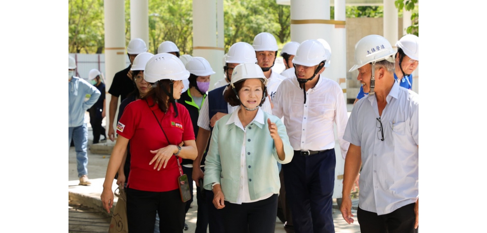 林姿妙視察薛長興全齡風雨樂活館新建工程進度