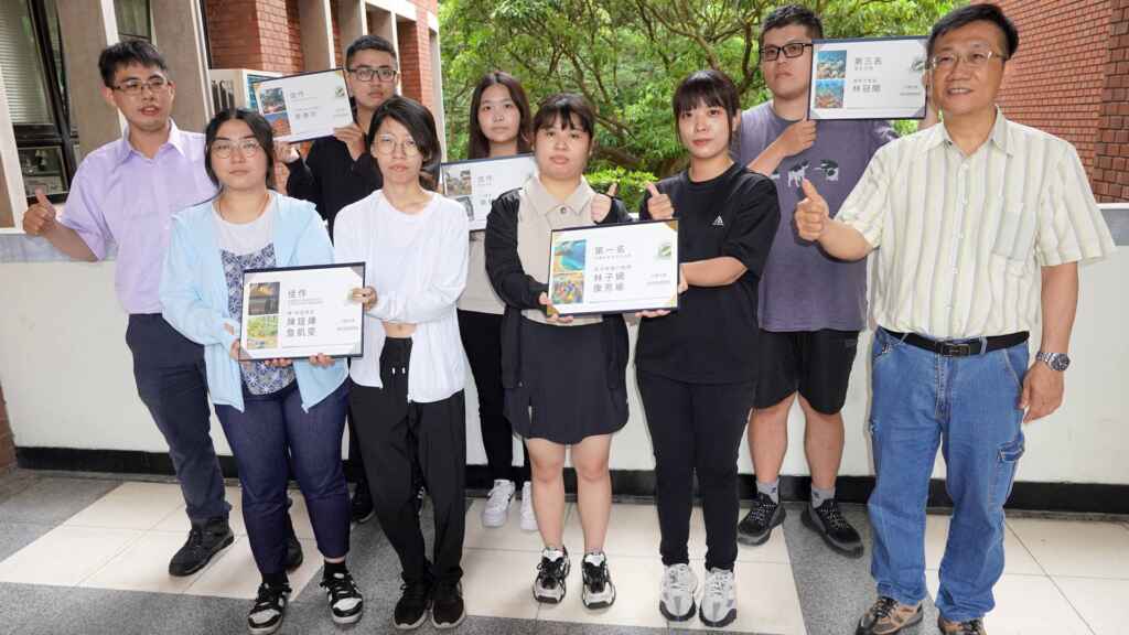 ▲大葉大學資管系在AI視覺創作之明信片設計競賽獲得五個獎項。(大葉大學提供)