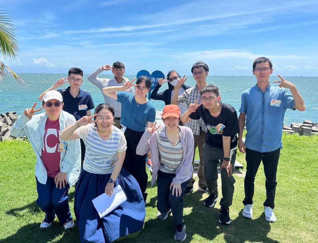 ▲「海洋Fun閃『花』現愛琴」單身聯誼活動在高雄市彌陀區愛琴海海景度假農場浪漫登場,吸引100多位未婚青年男女報名參加。(高雄市政府提供)