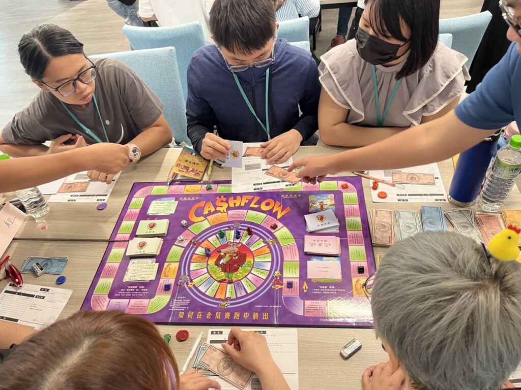 ▲愛情麵包都兼顧,台中市政府民政局創新推出理財主題單身聯誼配對率破七成。(台中市民政局提供)