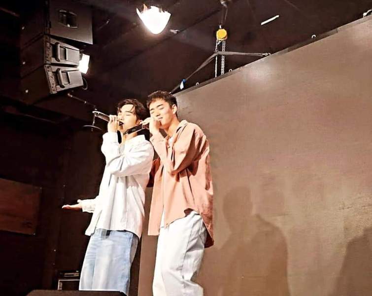 ▲AcQUA源少年黃莑茗、須弘道〈期待著你的出現〉。（楊小雯拍攝）