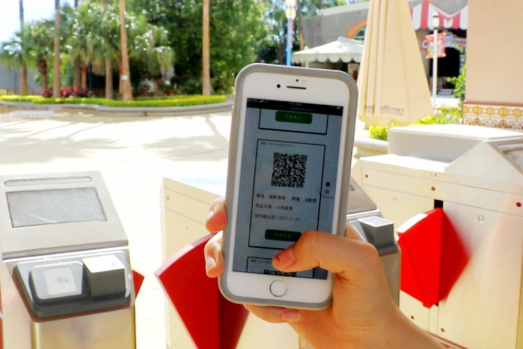 樂園推動無紙化入園,掃QR CODE節省紙張使用