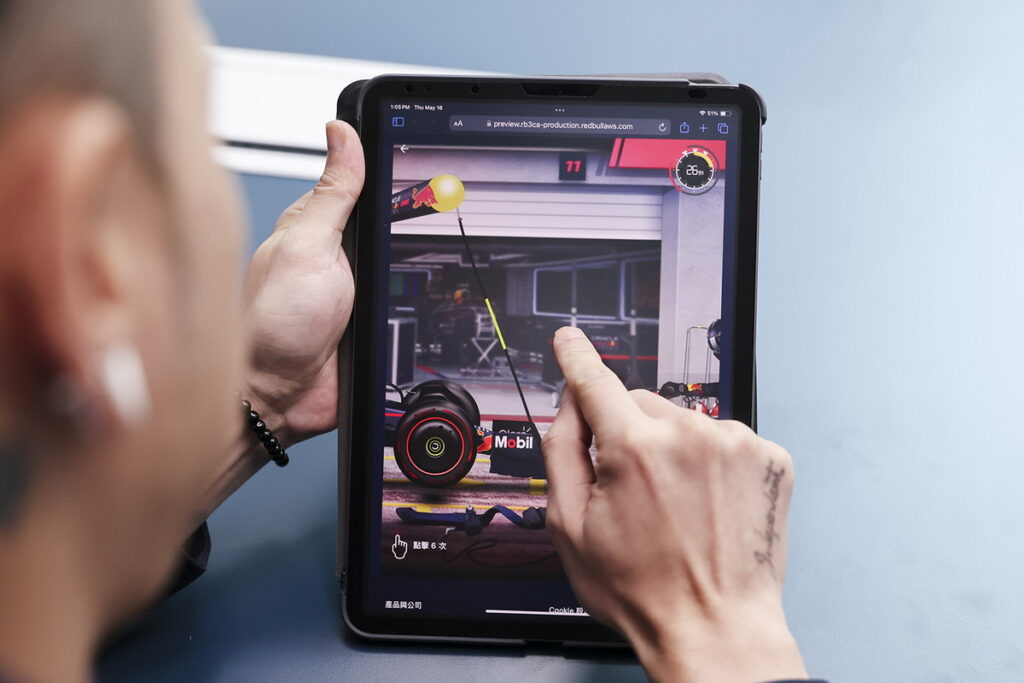 為讓全台民眾都有機會搶先感受賽車的熱血,7月10日前參與Red Bull 線上極速換胎挑戰,消費者依規定挑戰就有機會贏獎品!(Red Bull 提供)