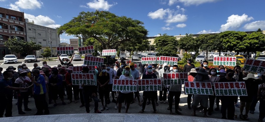 鄉民遞陳情書望開發綠能給活路 芳苑鄉公所以「無權責」為由拒收 254 鄉民遞陳情書望開發綠能給活路 芳苑鄉公所以「無權責」為由拒收 253