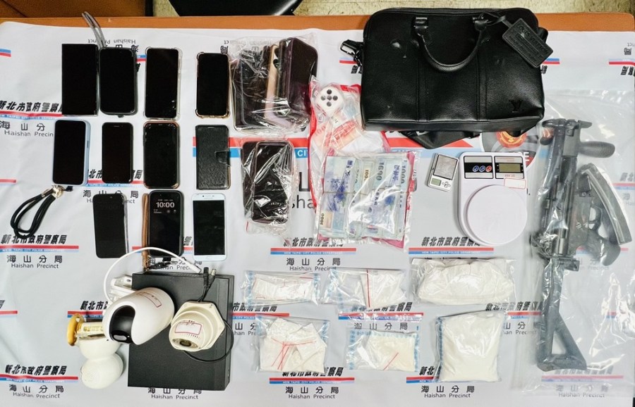 聚賭開毒趴 逮17人查扣衝鋒槍與1公斤毒品 224 cnews204240624a01