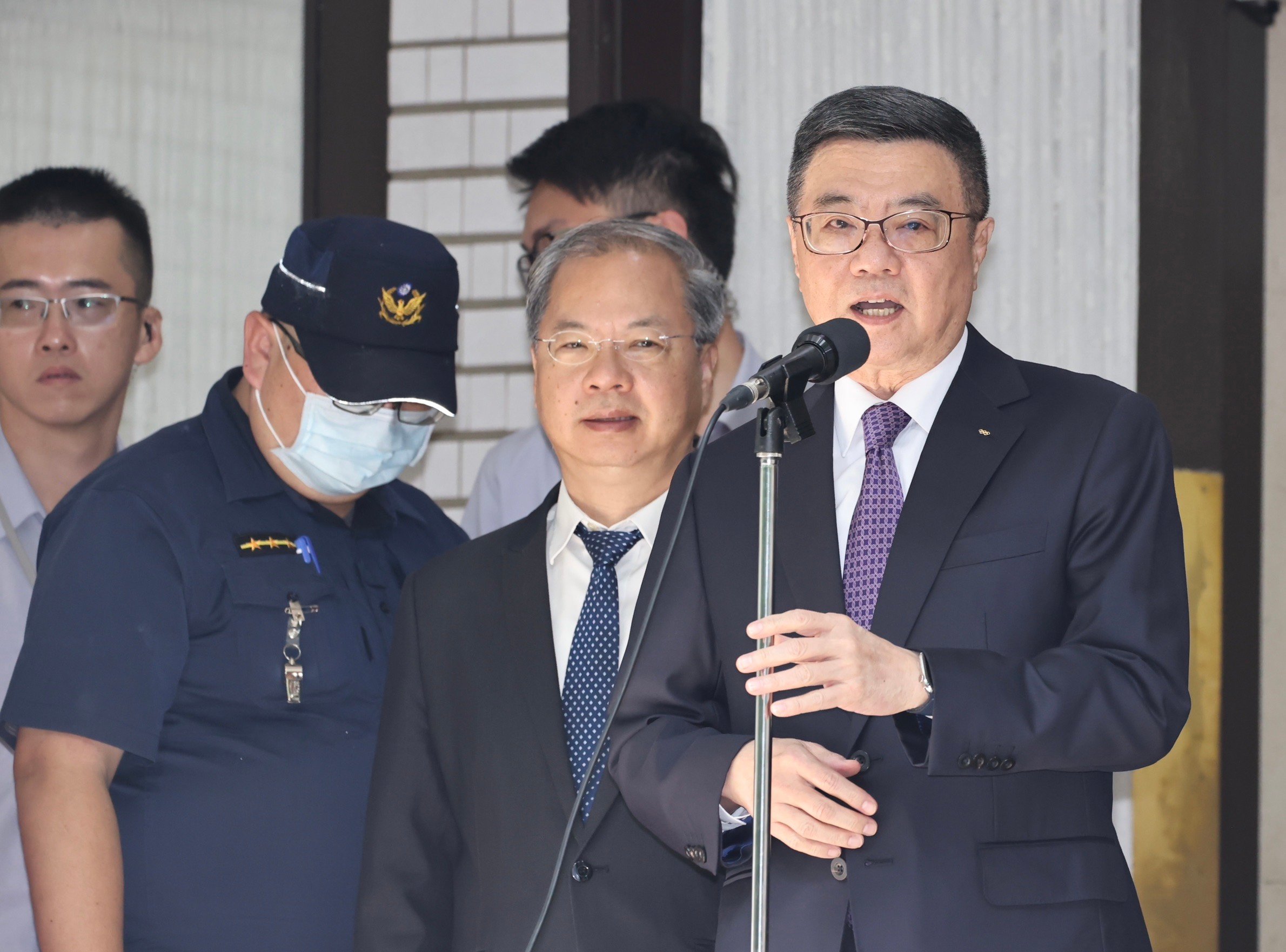 針對駐美代表遭爆亂花公帑,行政院長卓榮泰25日表示,會請外交部做了解。林啟弘攝