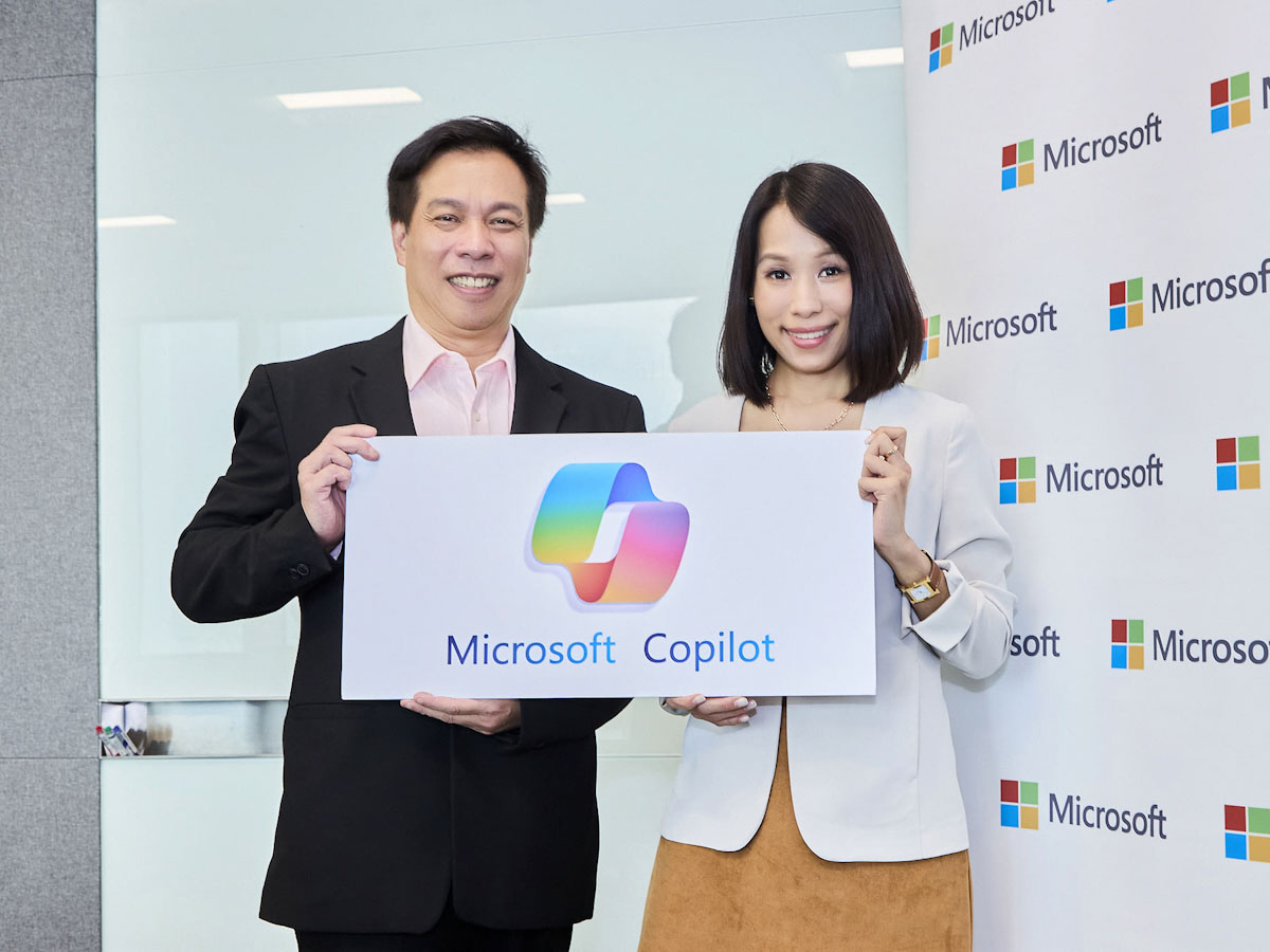 微軟和 LinkedIn 共同發布的《2024 年工作趨勢指數》報告指出,過去半年生成式 AI 在工作中的使用量成長近兩倍。圖左為台北富邦銀行資訊長張志清,圖右為台灣微軟大型企業商務事業群總經理李倩。