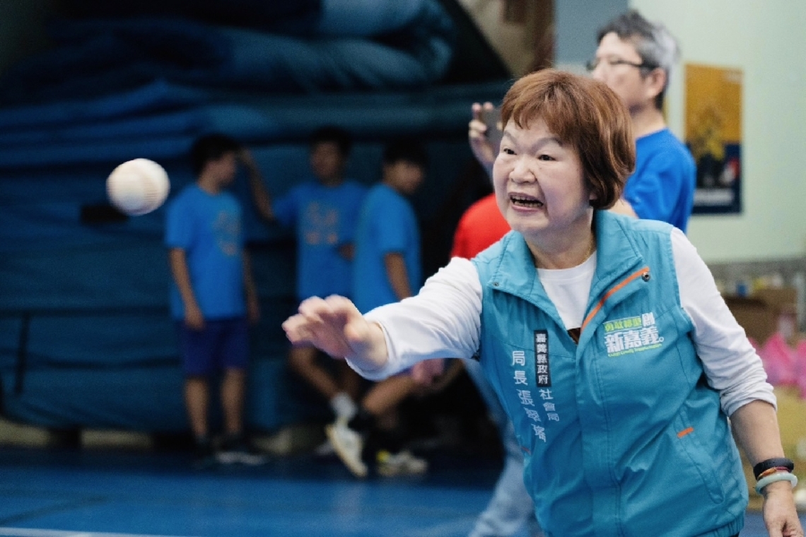 「一尾活龍!萬國奧運會」老寶貝化身一尾活龍 透過人群互動感受溫暖