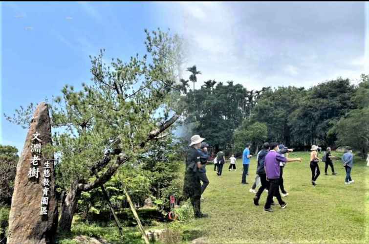 ▲走進文淵老樹生態教育園區觀賞珍貴老樹並享用森林氛多精。（中彰投分署提供）