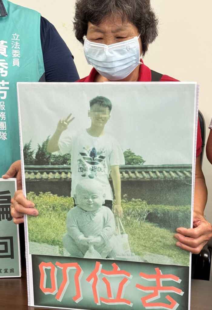 ▲黃姓少年自小與阿嬤相依為命，現在孫子音訊全無，阿嬤終日以淚洗臉，求助彰化縣議會民進黨團及社會各界，幫忙找回孫子。（記者林明佑攝）