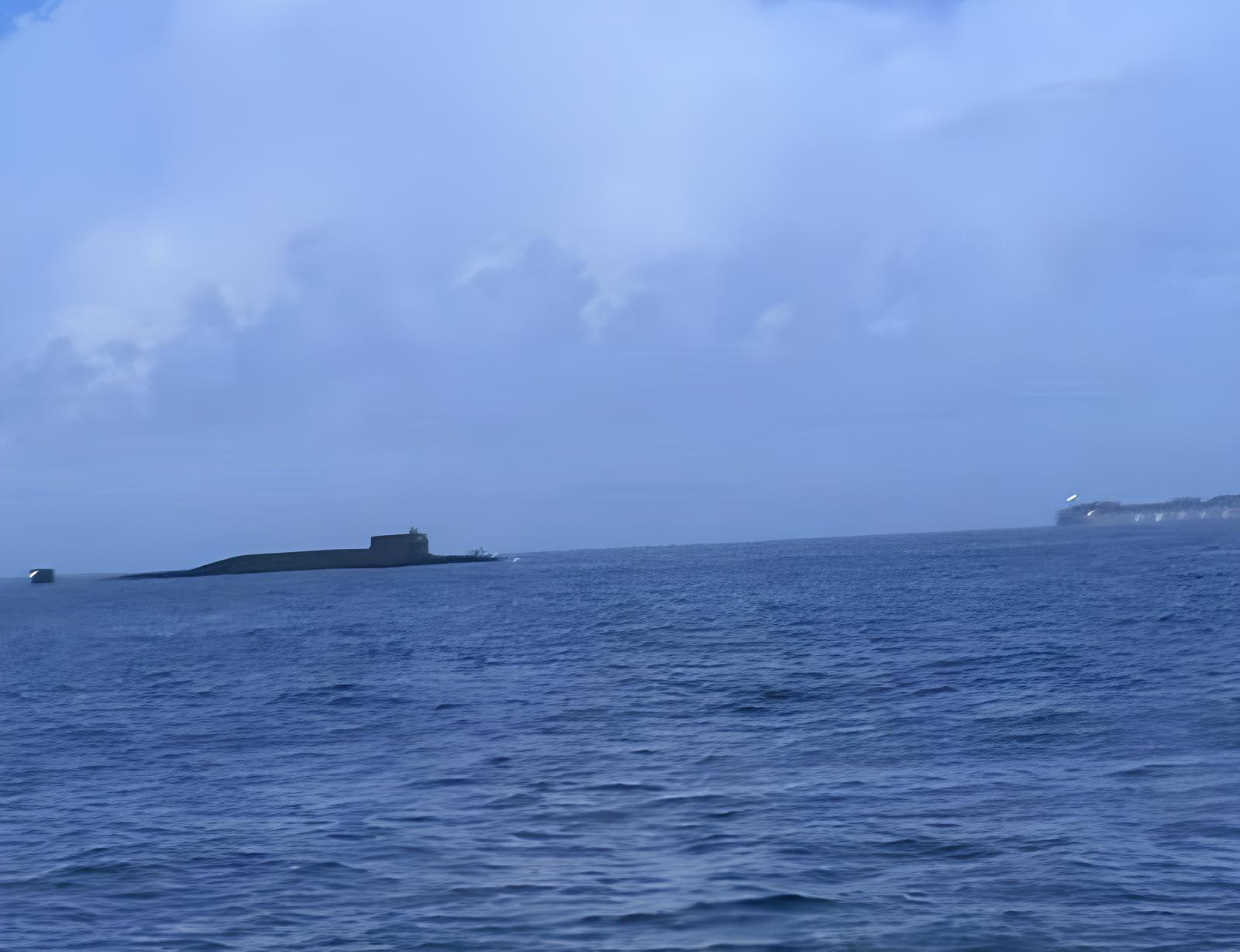 台灣漁民捕魚遇見的不僅是魷魚：台灣海峽發現中國潛艇